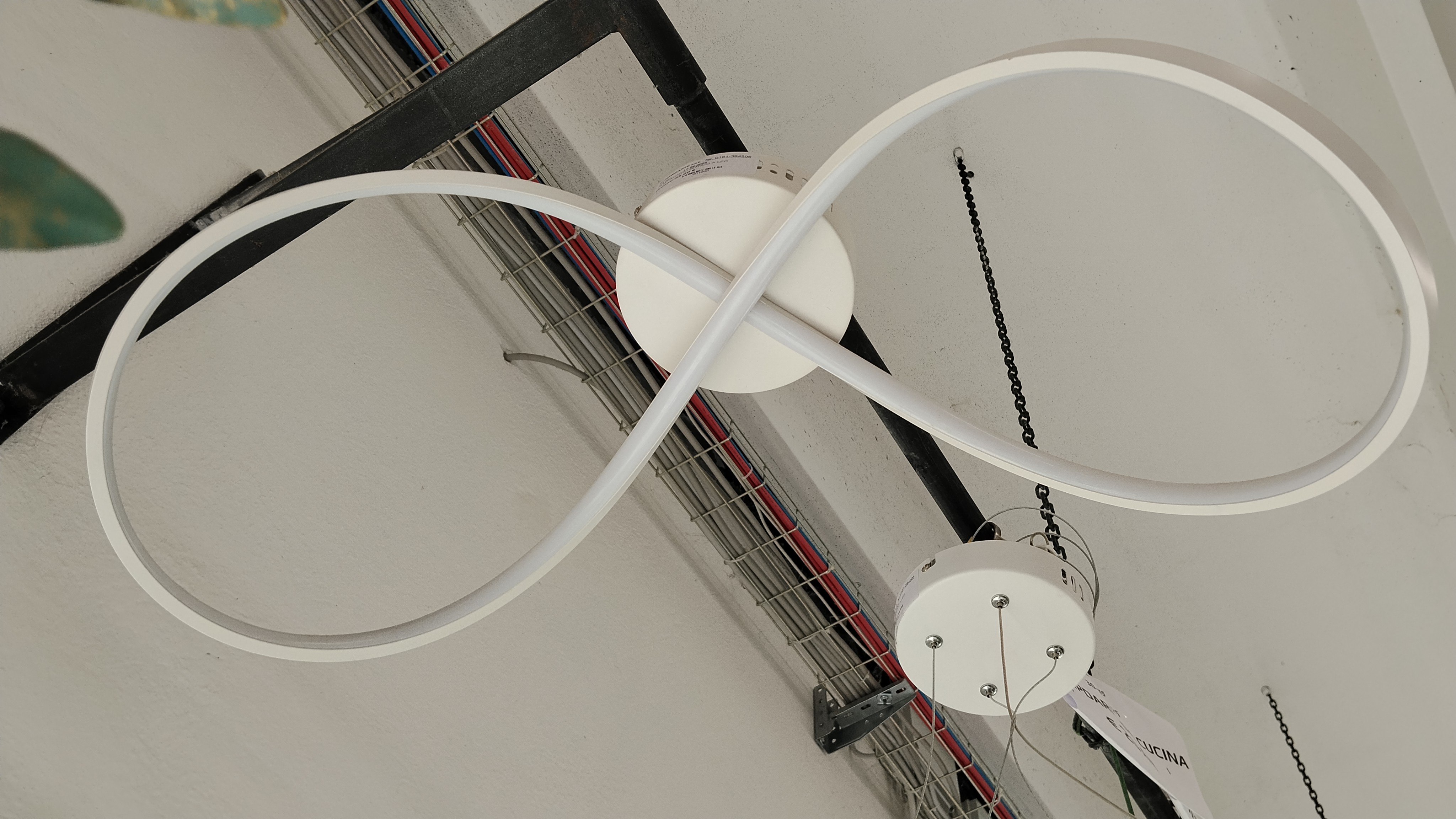 LAMPADARIO BIANCO A LED 